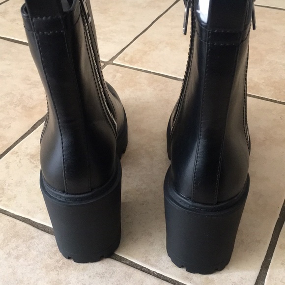 New Urban Outfitters Chunky Heel Black Boots - Picture 7 of 9